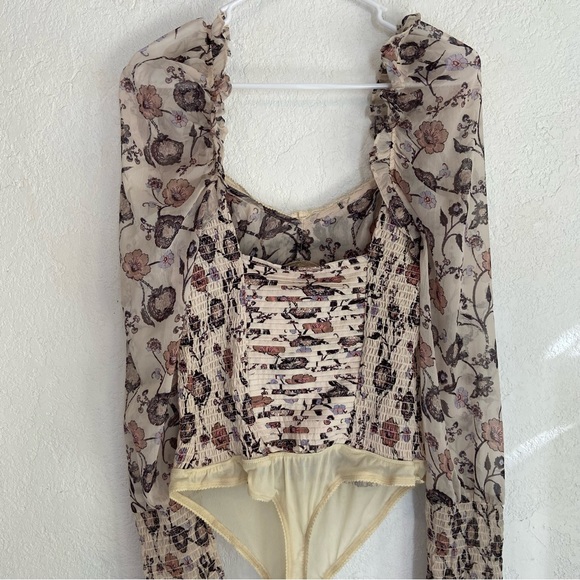 Free People Brunch Date Floral Print Bodysuit Size Medium Ivory NWT - Picture 8 of 14